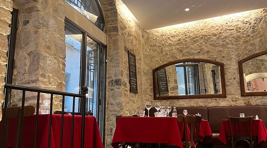 Traditional Niçoise hospitality and cuisine at Chez Acchiardo – Family-run since 1927 Cozy traditional dining space at Chez Acchiardo with family-style seating