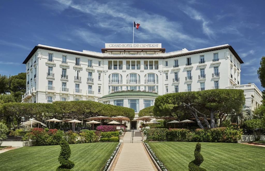 Grand-Hôtel du Cap-Ferrat – Four Seasons Retreat Grand-Hôtel du Cap-Ferrat surrounded by lush gardens and sea