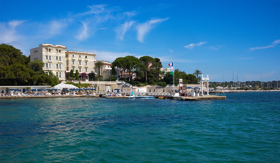 Hôtel Belles Rives – Gatsby Flair in Juan-les-Pins Art Deco Hôtel Belles Rives on the beachfront with private dock