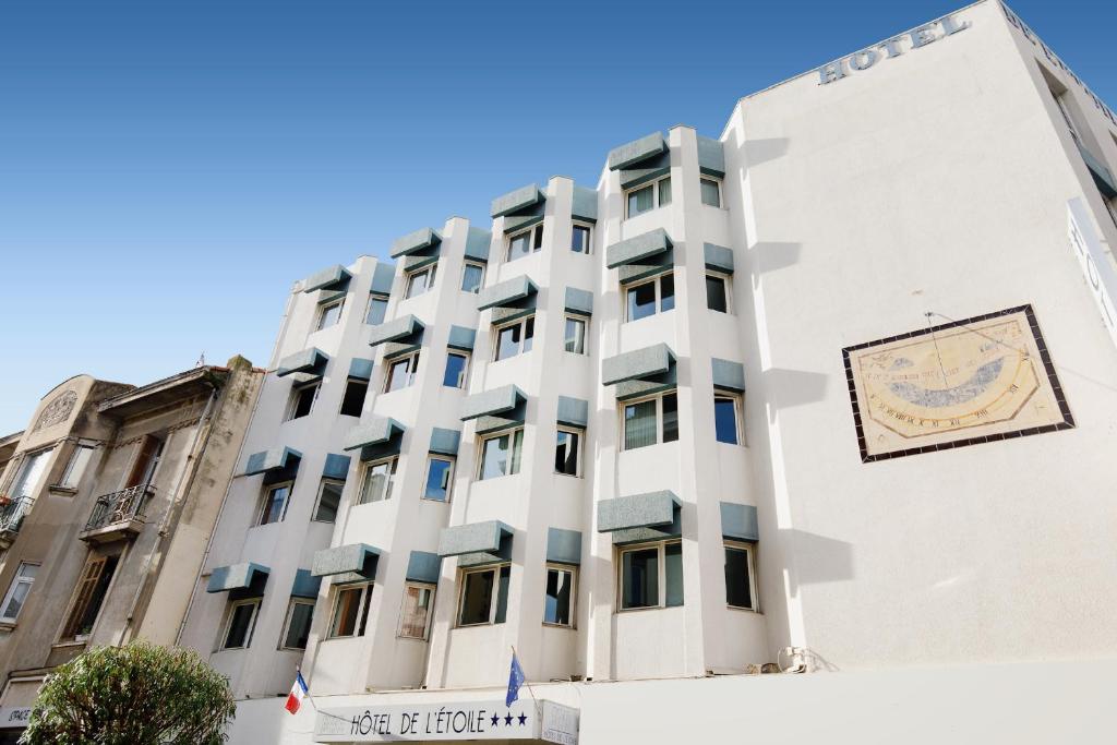 Hotel de l'Étoile – Central and Affordable Hotel in Antibes Facade of Hotel de l'Étoile with unique window design in central Antibes