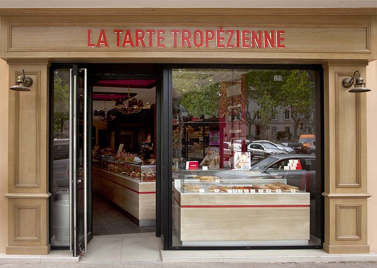 La Tarte Tropézienne bakery in Saint-Tropez known for cream-filled brioche La Tarte Tropézienne – Famous pastry shop in Saint-Tropez