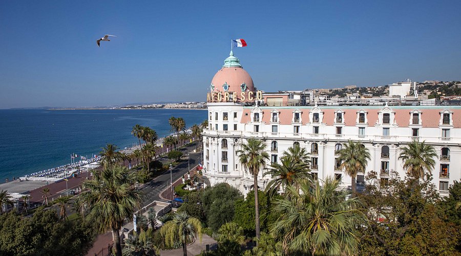 Stay at the iconic Le Negresco hotel in Nice Best 10 Hotels in Nice – Luxury, Romantic & Budget Gems, Hotel Le Negresco on the Promenade des Anglais in Nice