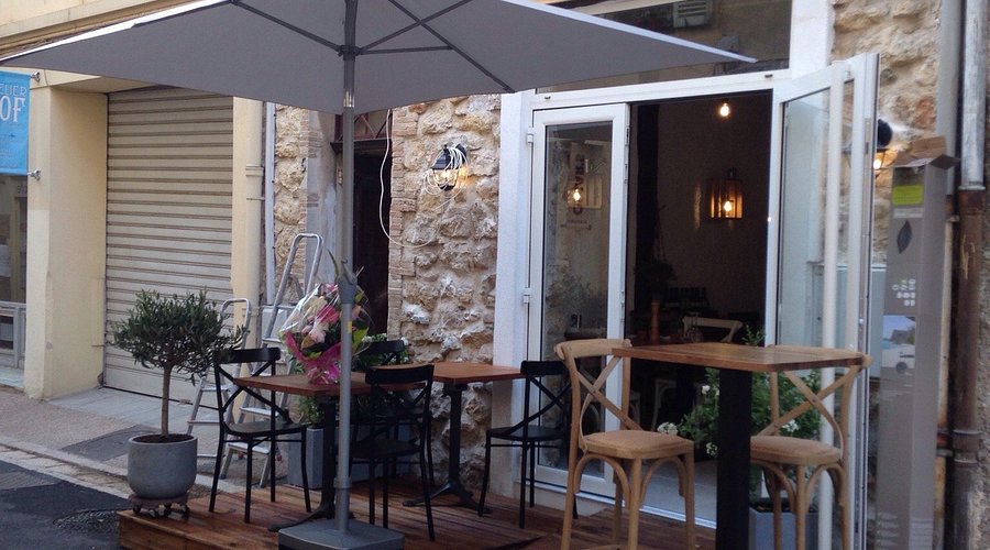 Le P’tit Cageot - Organic Modern French in Antibes Le P’tit Cageot restaurant facade with minimalist wooden tables in Antibes