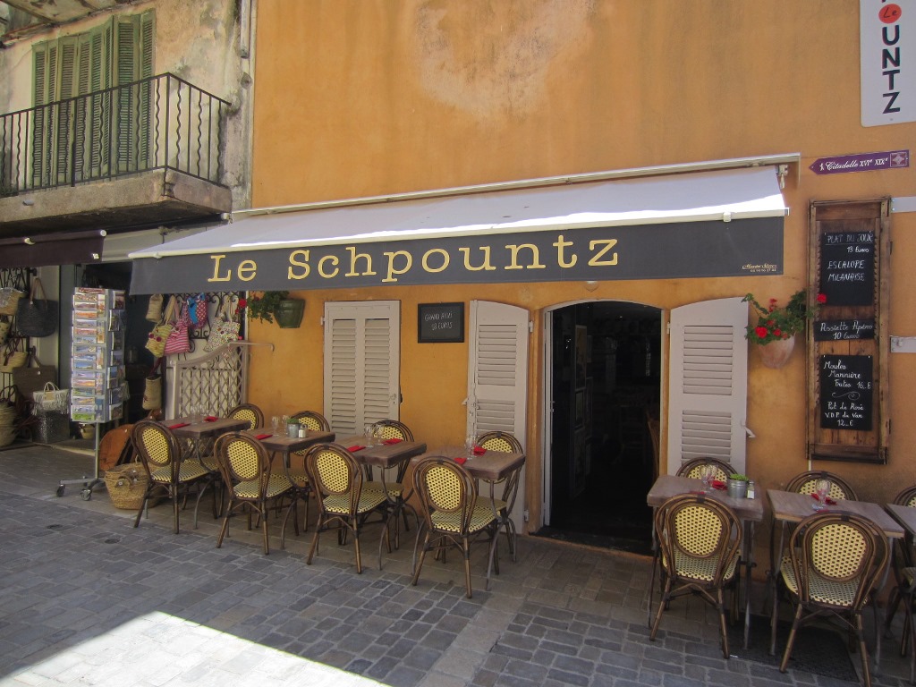 Le Schpountz cozy and colorful restaurant in Saint-Tropez great for families Le Schpountz – Casual Mediterranean dining for families