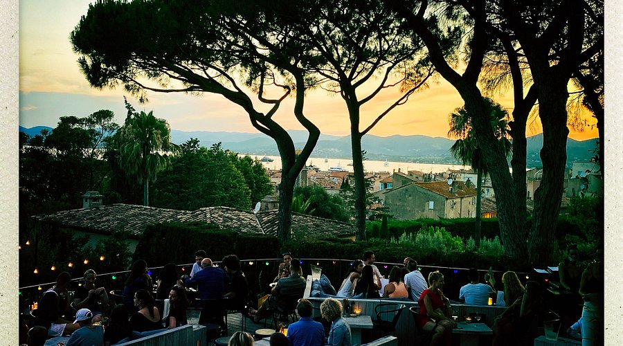 Le Tigrr restaurant in Saint-Tropez with stylish views and pan-Asian menu Le Tigrr – Rooftop dining with Asian fusion cuisine in Saint-Tropez