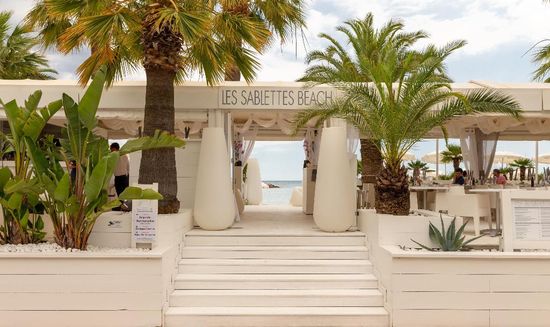 Les Sablettes Beach Menton – Les Sablettes Beach – Menton. Discover the ambiance, cuisine, and setting at this Menton gem.