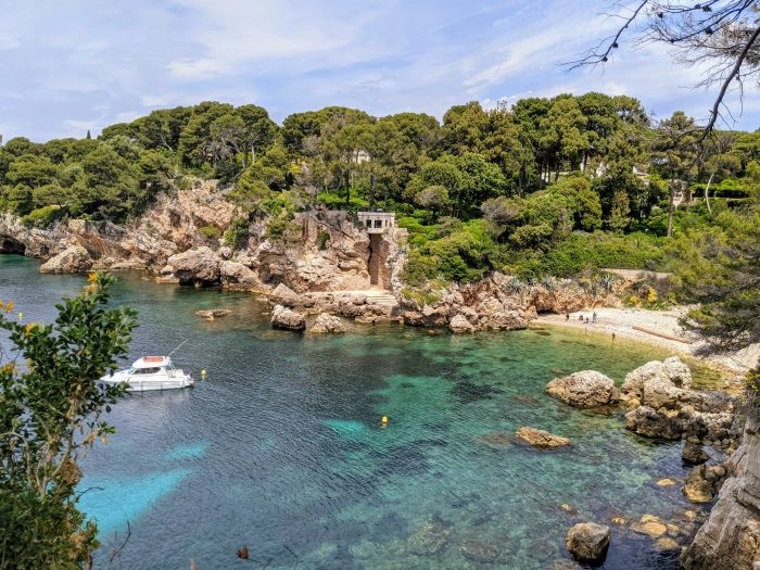 Cap d’Antibes Coastal Walk – Scenic Trail Along the Sea Unforgettable Outdoor Adventures on the French Riviera: Top 10+, Cap d’Antibes seaside trail with rugged cliffs and Mediterranean views