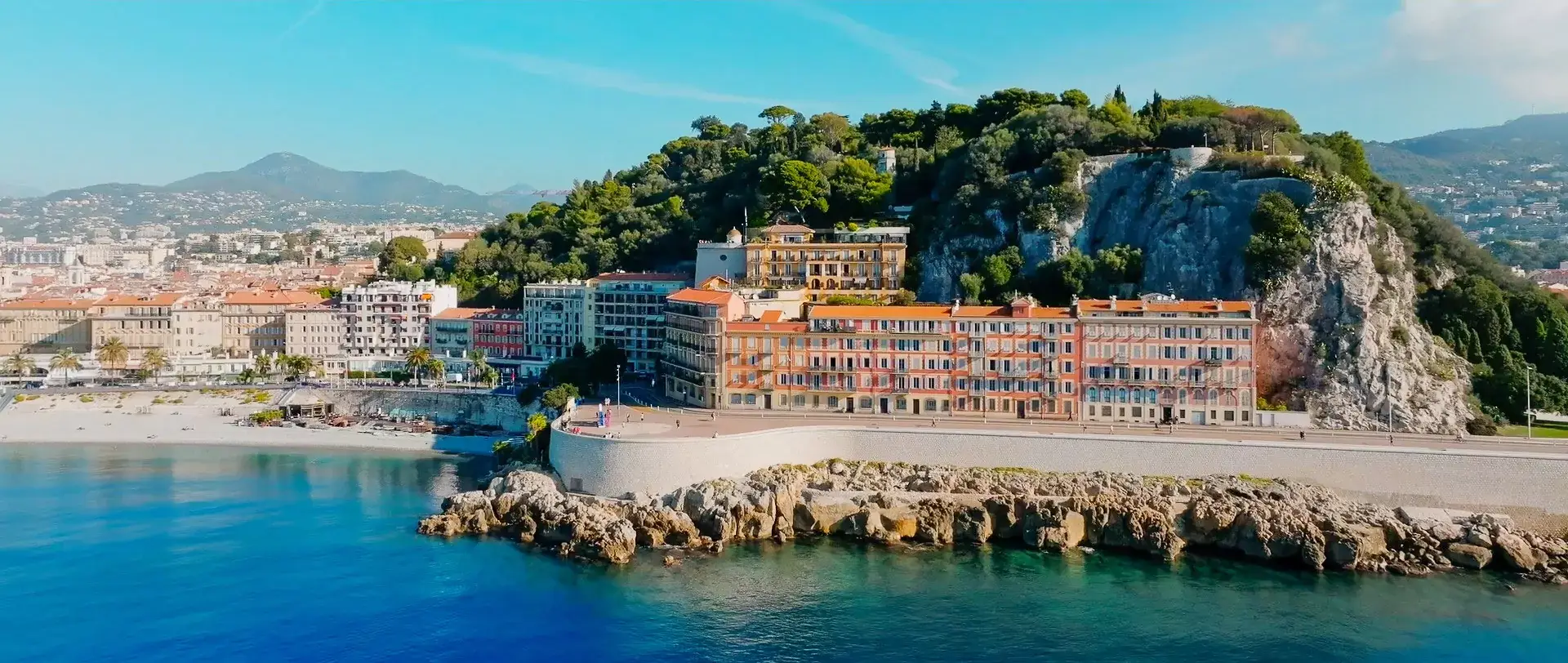Romantic retreat at Hôtel La Pérouse in Nice Hôtel La Pérouse with cliffside sea views in Nice