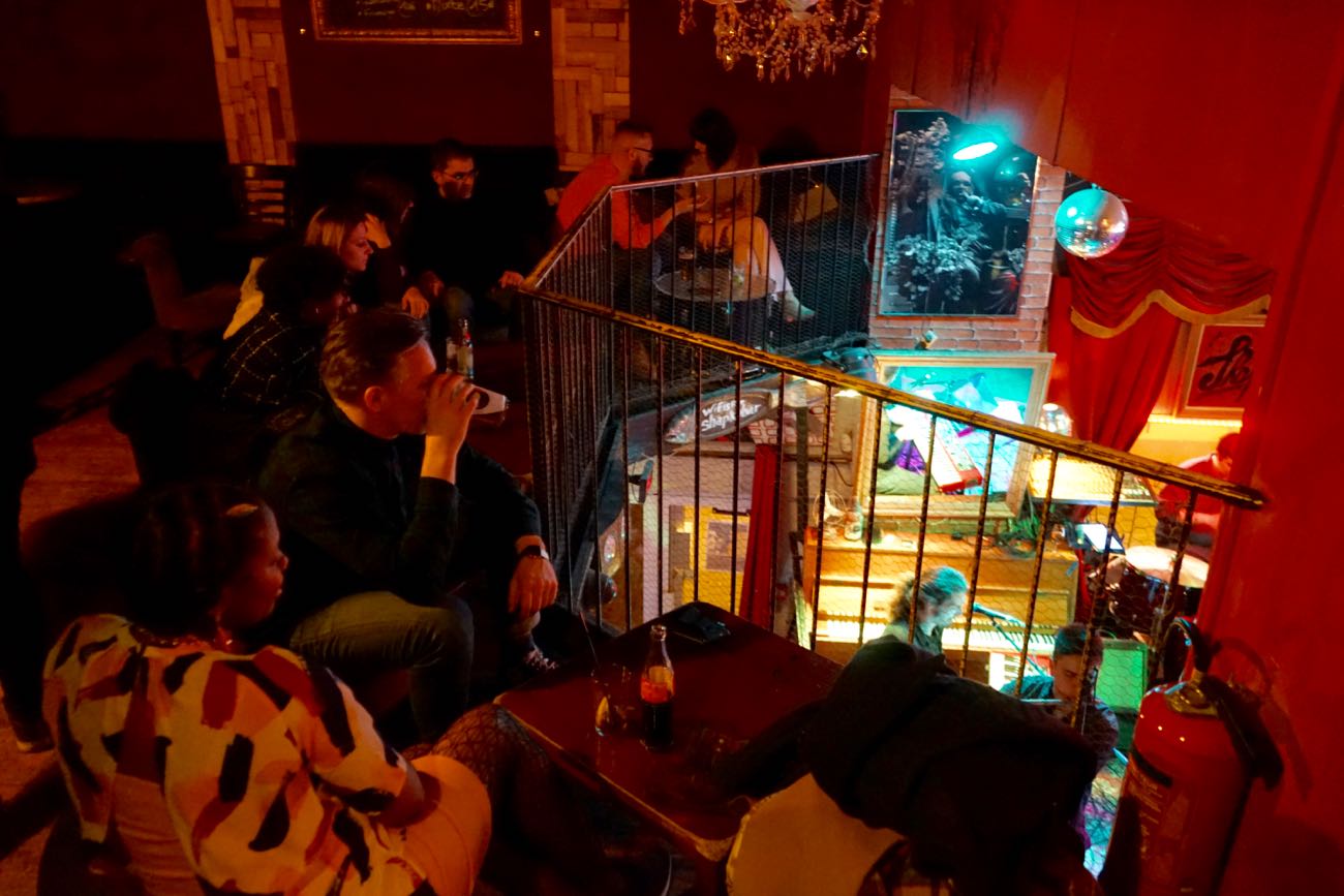 Cozy jazz bar with live music and seated guests enjoying drinks in Nice