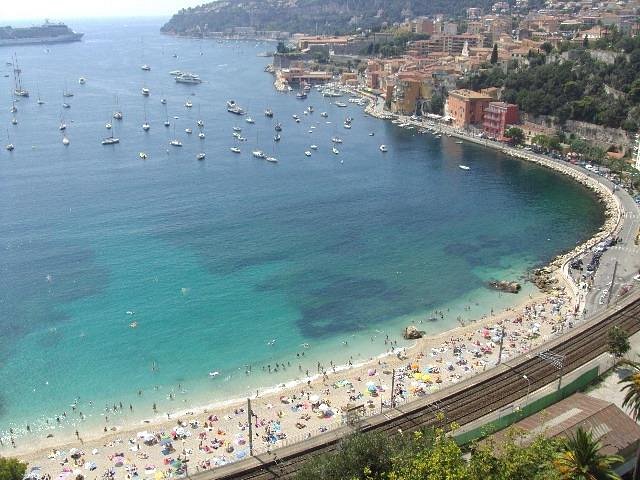 Plage de la Marinière – Scenic & Easy to Reach Villefranche beach with soft sand and anchored boats