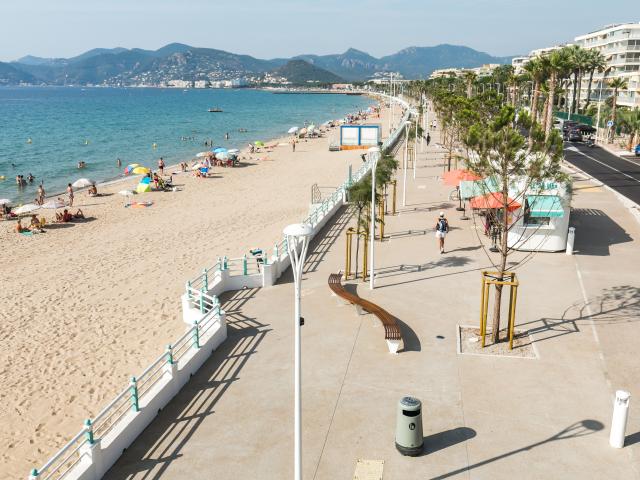 Plage du Midi – Family-Friendly and Laid-Back Beach in Cannes Plage du Midi Cannes with promenade
