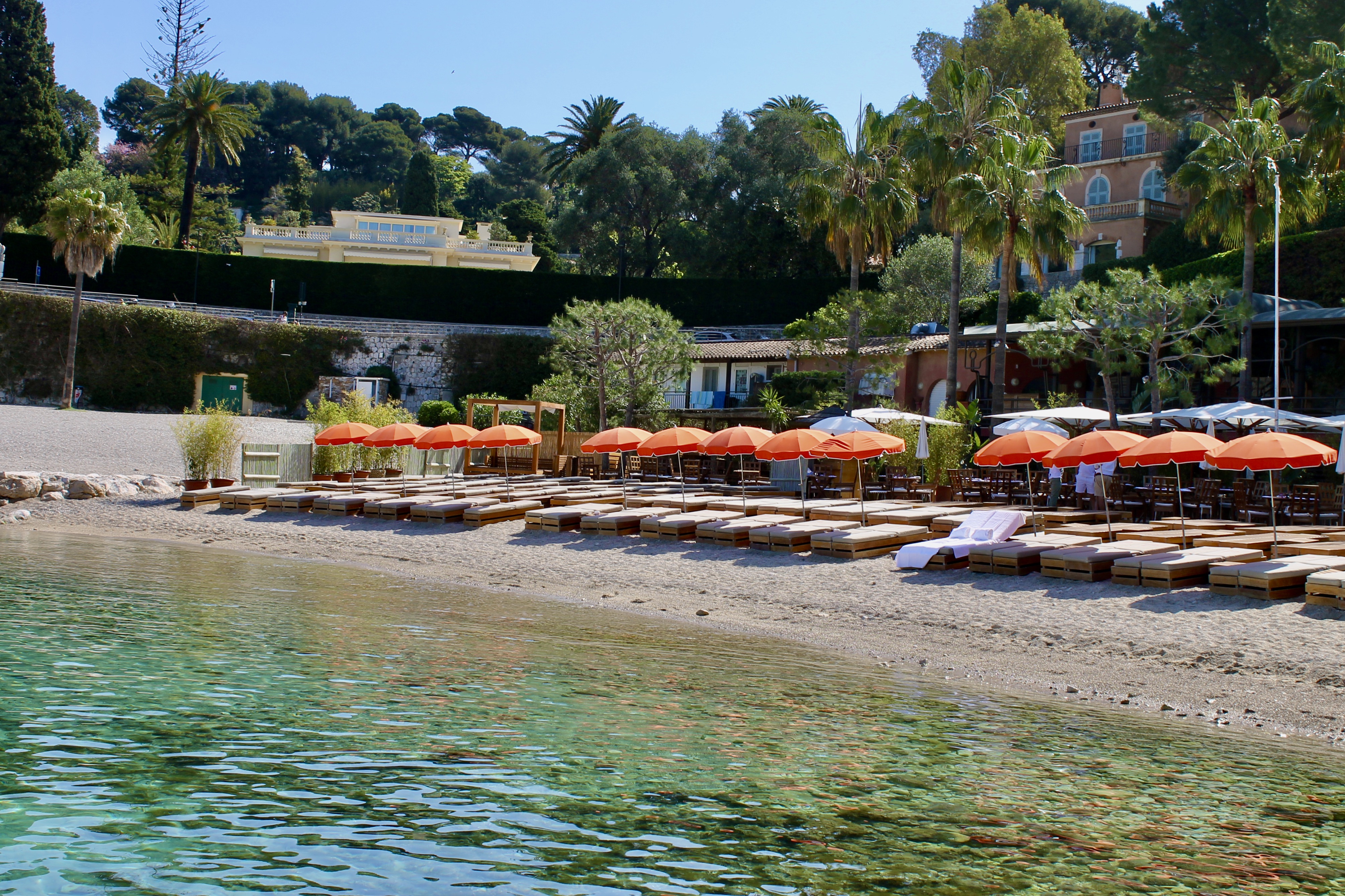 Plage Passable – Underrated Beauty Facing West Plage Passable with clear water