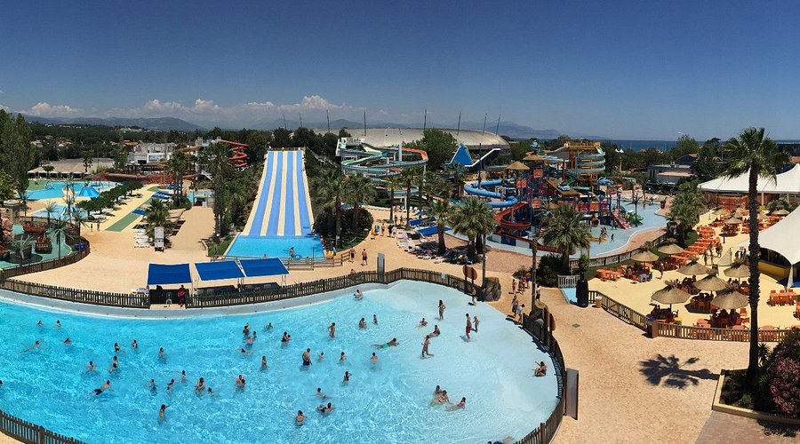 Enjoy the attractions and the wave pool at Aquasplash Antibes Panoramic view of Aquasplash Antibes with large wave pool, multiple slides and water play areas